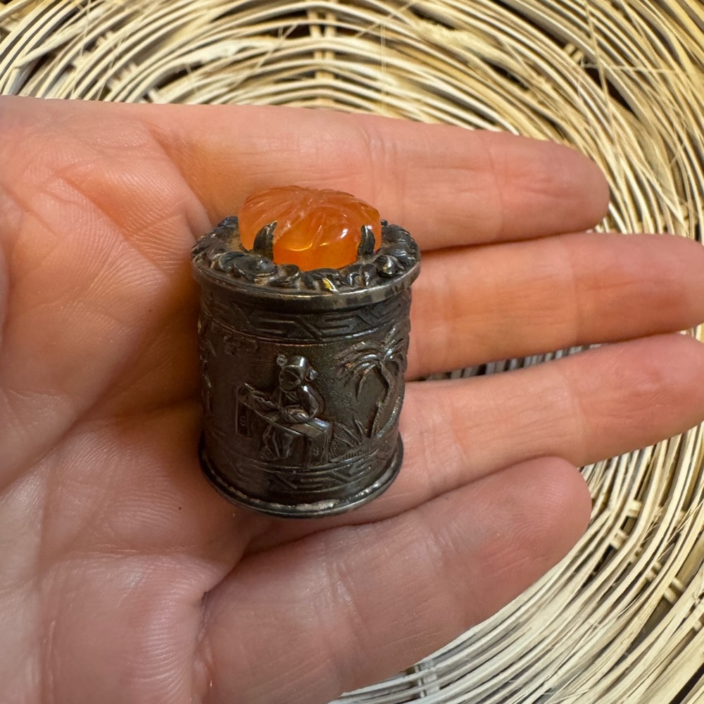 Vintage Chinese Silver Thimble Holder with Carved Carnelian Top - Picture 8 of 10
